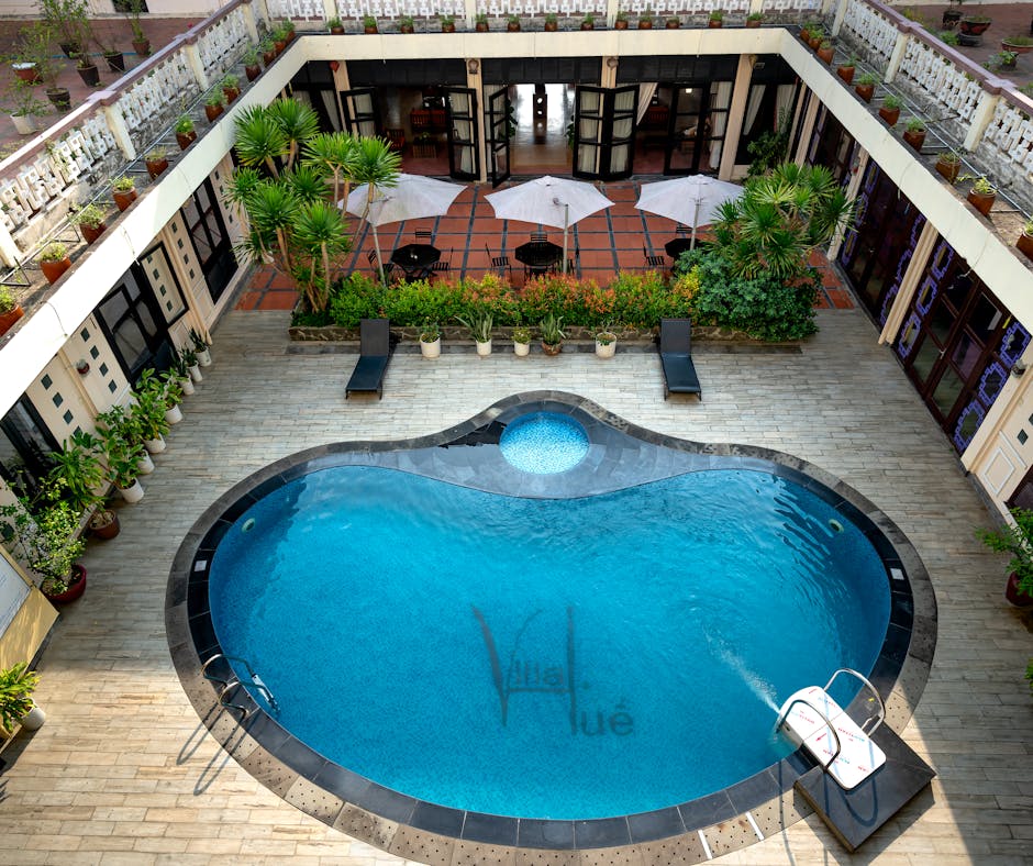 Gunite vs. Vinyl vs. Fiberglass Pools: What’s Best for Luxury Homes?